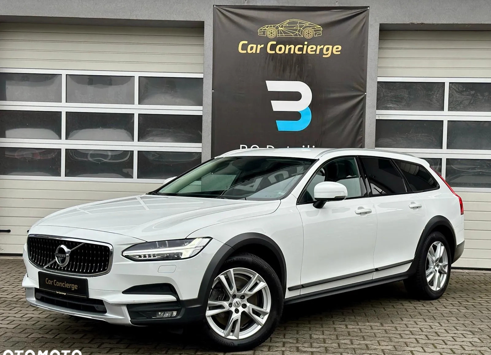 Volvo V90 Cross Country cena 134900 przebieg: 176000, rok produkcji 2019 z Ostroróg małe 742